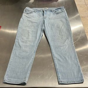 Levi’s Boyfriend Light wash Jeans 33/27